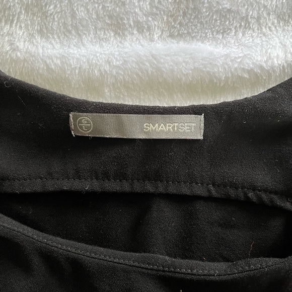 Black dress - Picture 9 of 10